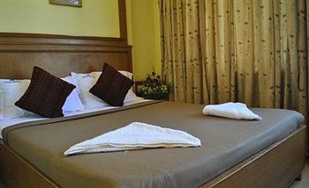 Hotel Roopa Mysore Εξωτερικό φωτογραφία